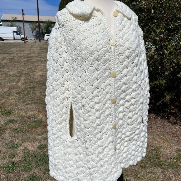 Vintage 70s White Crochet Handmade Pointelle Knit Cape Poncho Cottagecore Boho - Picture 1 of 6